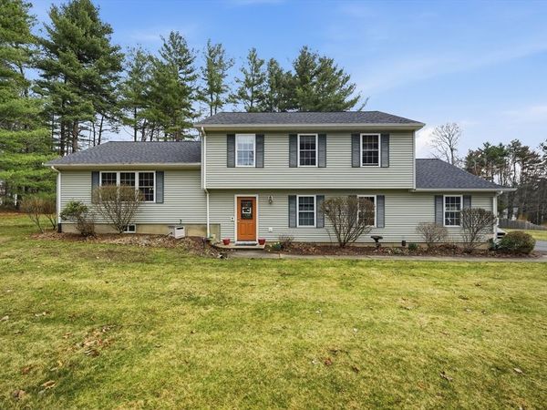 7 Hillside Meadows Dr, Southampton, MA 01073