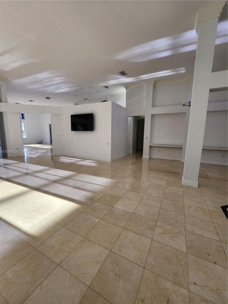 620 W Laurel Ln W, Pembroke Pines, FL 33027 Photo