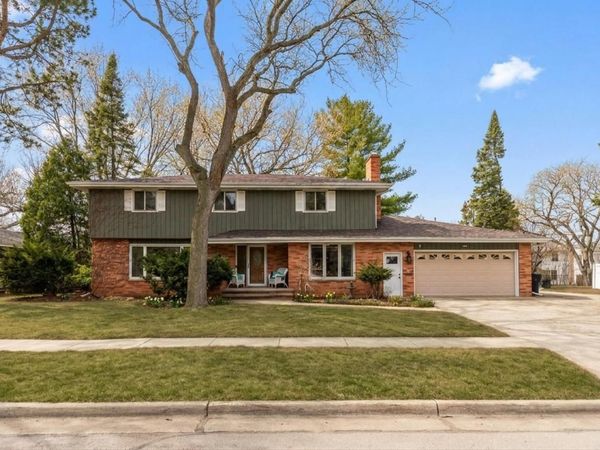 1913 N OUTAGAMIE STREET, Appleton, WI 54914