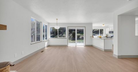 6850 Forsythia Way, Reno, NV 89506 Photo