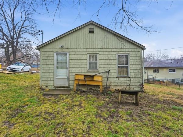 3734 Ditzler Avenue, Kansas City, MO 64133