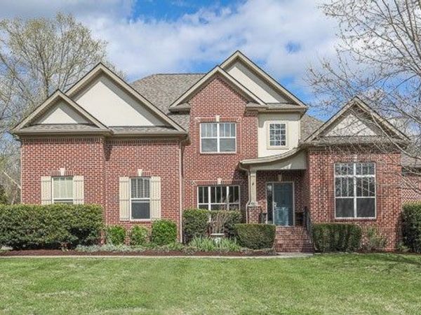 1060 Dorset Dr , Hendersonville, TN 37075