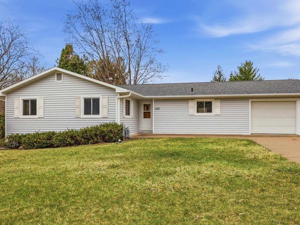 1155 Sunset Drive, Platteville, WI 53818