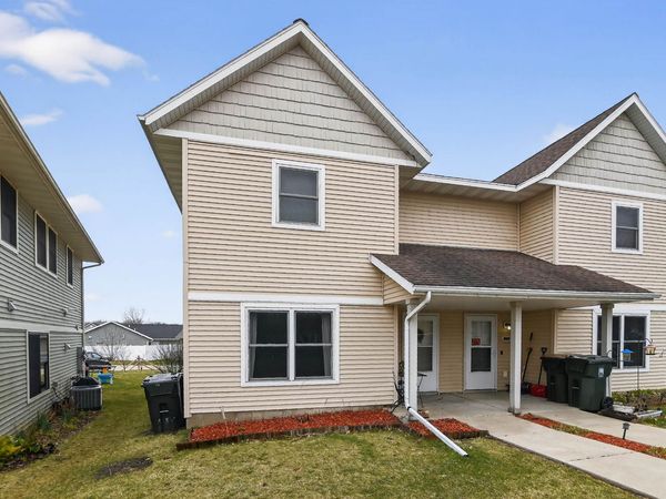 218 S Musket Ridge Drive, Unit 6, Sun Prairie, WI 53590