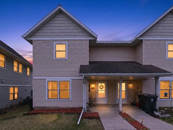218 S Musket Ridge Drive, Unit 6, Sun Prairie, WI 53590