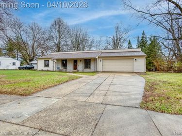 1128 Truwood Drive, Rochester Hills, MI 48307
