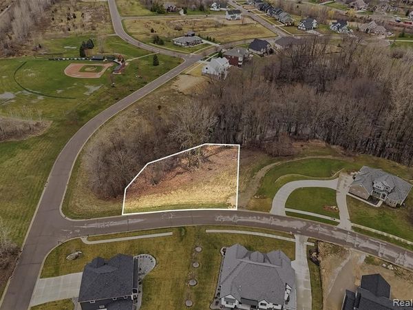 4336 McCormick Drive, Fenton Twp, MI 48451