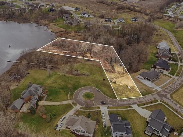 14275 Wright Drive, Fenton Twp, MI 48451