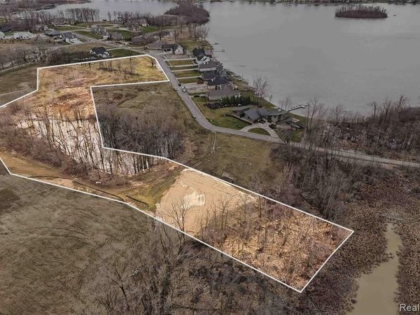 4151 Whitney Avenue, Fenton Twp, MI 48451