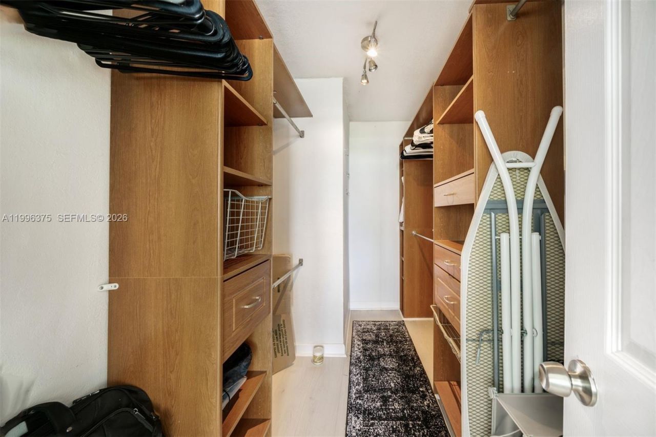 600 NE 36th St , Unit 1414, Miami, FL 33137 Photo