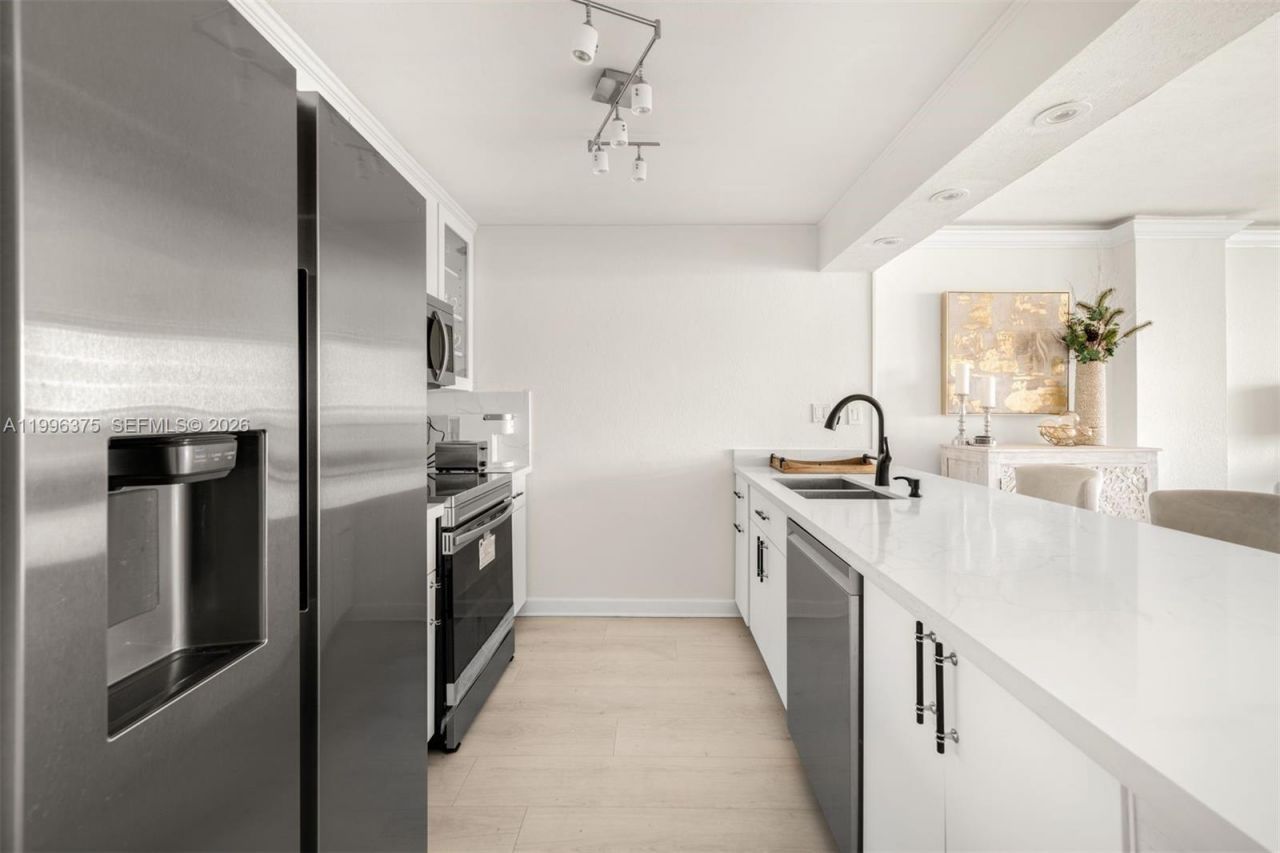 600 NE 36th St , Unit 1414, Miami, FL 33137 Photo