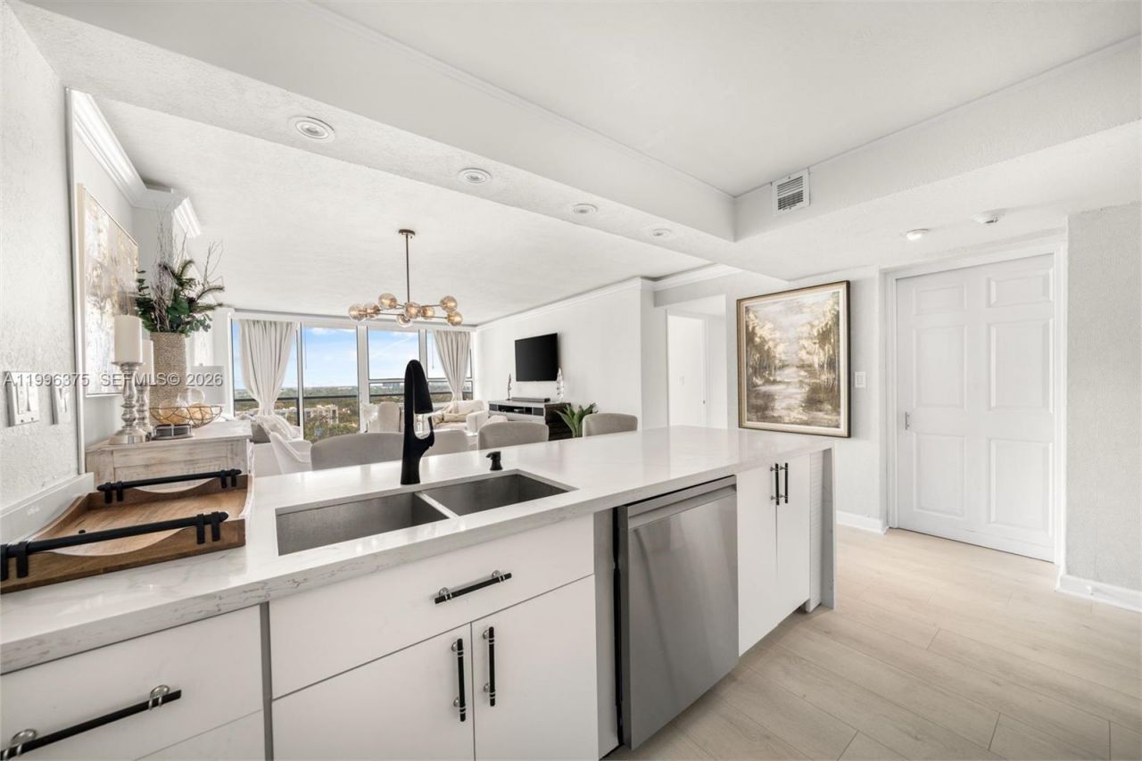 600 NE 36th St , Unit 1414, Miami, FL 33137 Photo