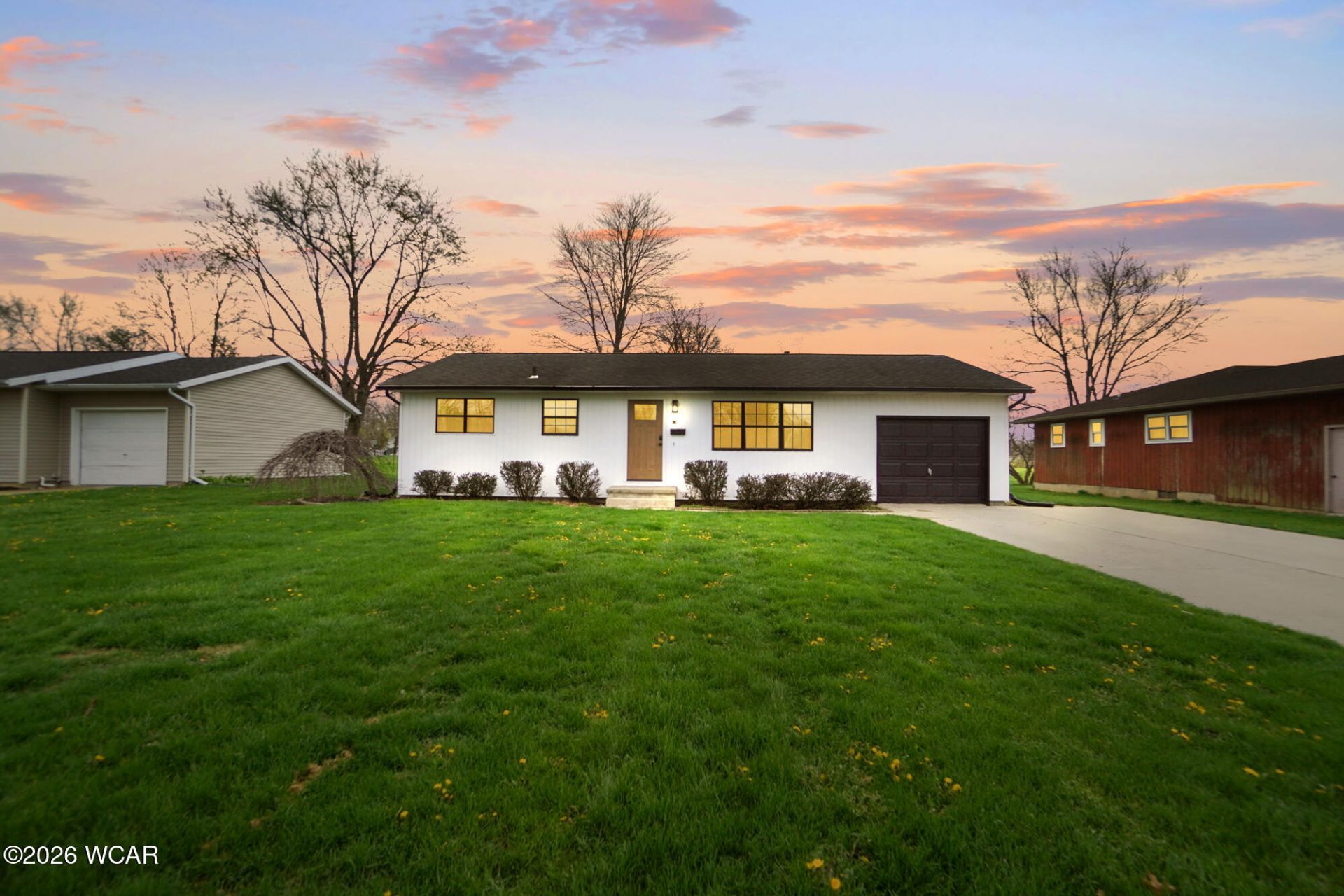 810 N Blackhoof Street, Wapakoneta, OH 45895 Main Photo