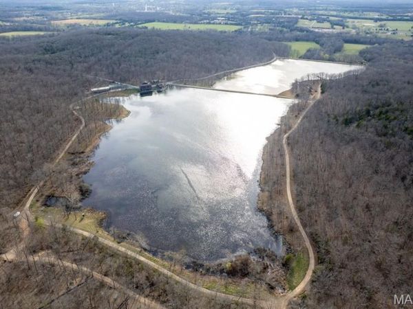 805 Vineyard Lake Rd., Bismarck, MO 63624