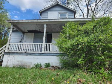 1615 E MAIN ST, WAYNESBORO, VA 22980