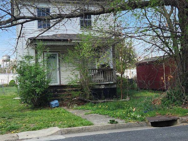 565 N BATH AVE, WAYNESBORO, VA 22980