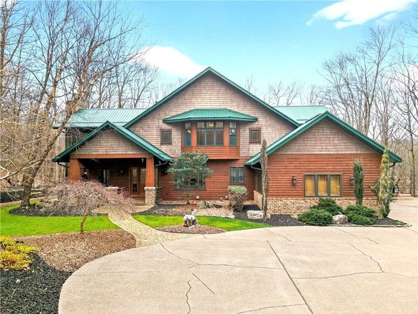 132 Twin Oaks Ln, Trafford, PA 15085