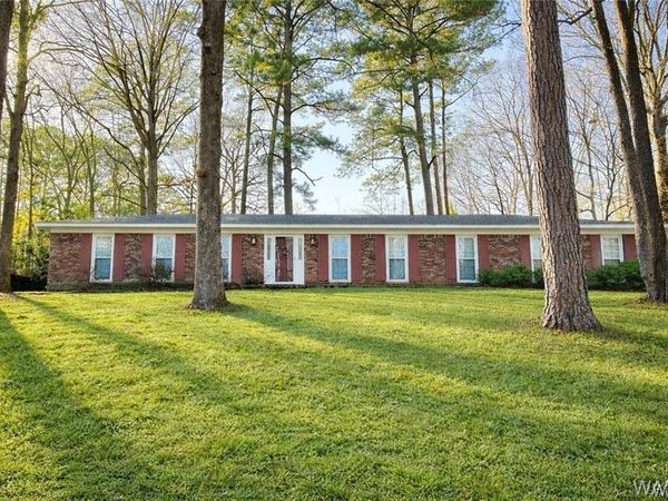 5710 Golden Pond Avenue, Northport, AL 35473