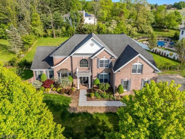 4 Greenbriar Ct, Mount Olive, NJ 07836