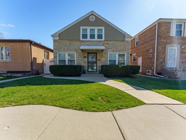 745 Manchester Avenue , Westchester, IL 60154