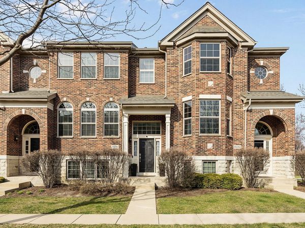 27W711 N Meadowview Drive , Winfield, IL 60190