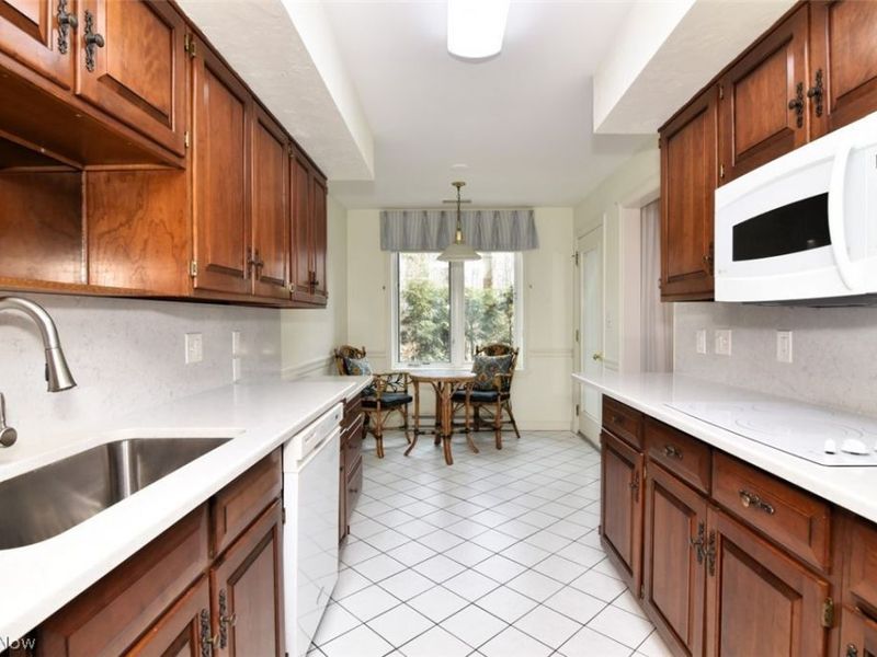 5200 Three Village Drive, Unit LLC, Lyndhurst, OH 44124 Photo 17