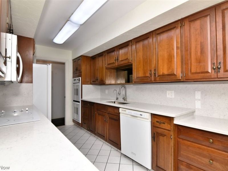 5200 Three Village Drive, Unit LLC, Lyndhurst, OH 44124 Photo 19