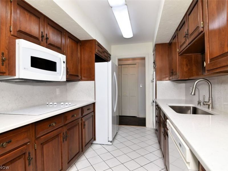 5200 Three Village Drive, Unit LLC, Lyndhurst, OH 44124 Photo 20