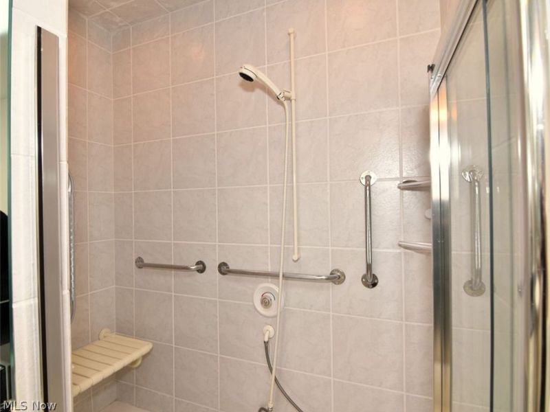 5200 Three Village Drive, Unit LLC, Lyndhurst, OH 44124 Photo 26