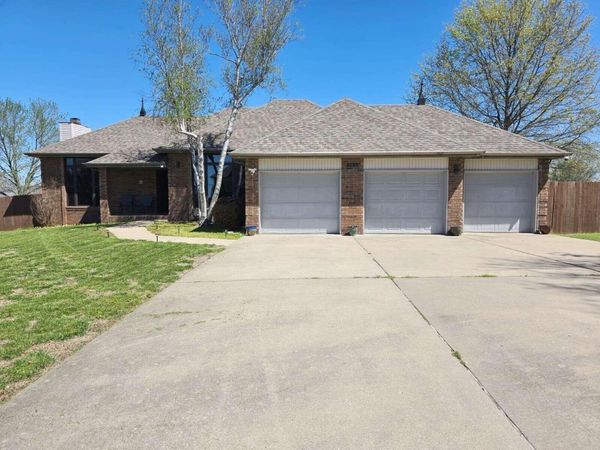 2020 N Equestrian Lane , Nixa, MO 65714
