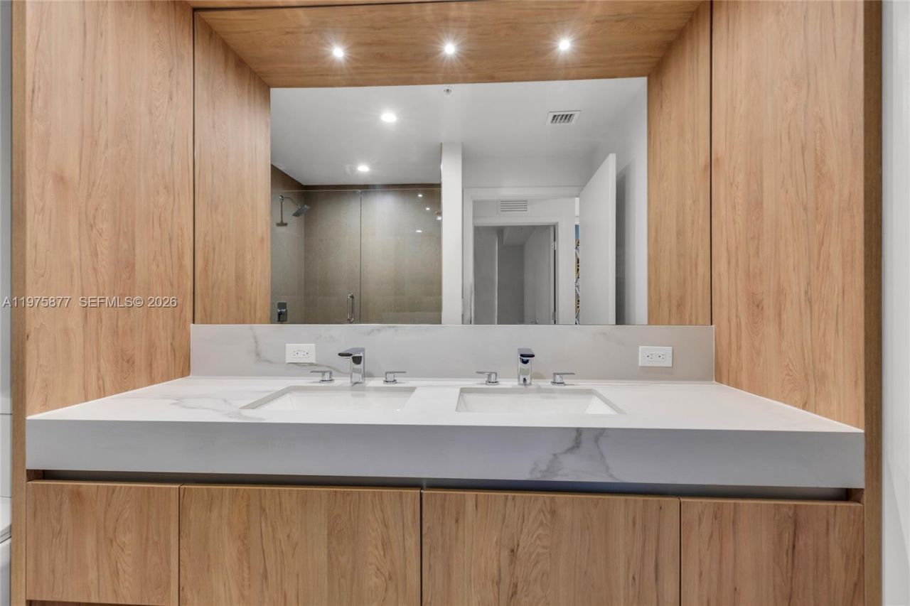 11 NE 6th St, Unit 407, Miami, FL 33132 Photo