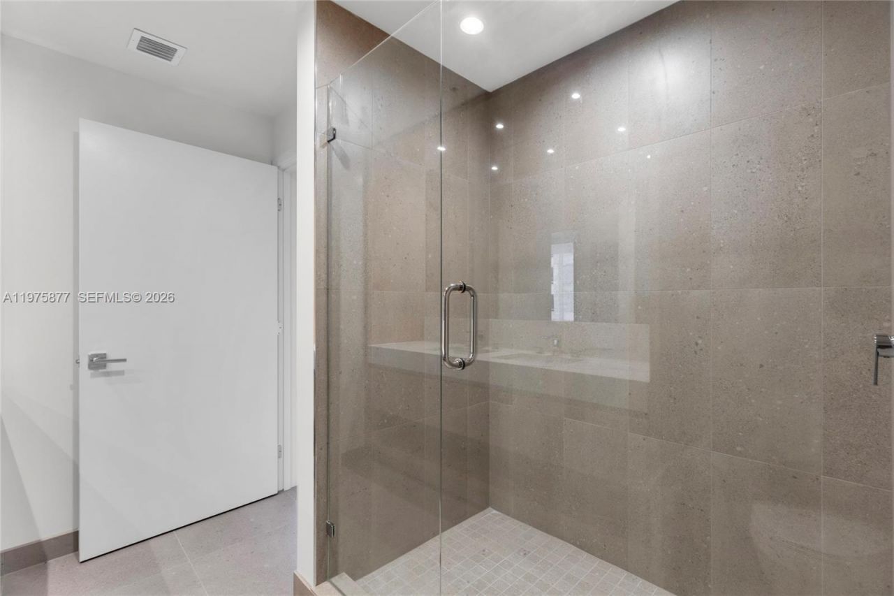 11 NE 6th St, Unit 407, Miami, FL 33132 Photo