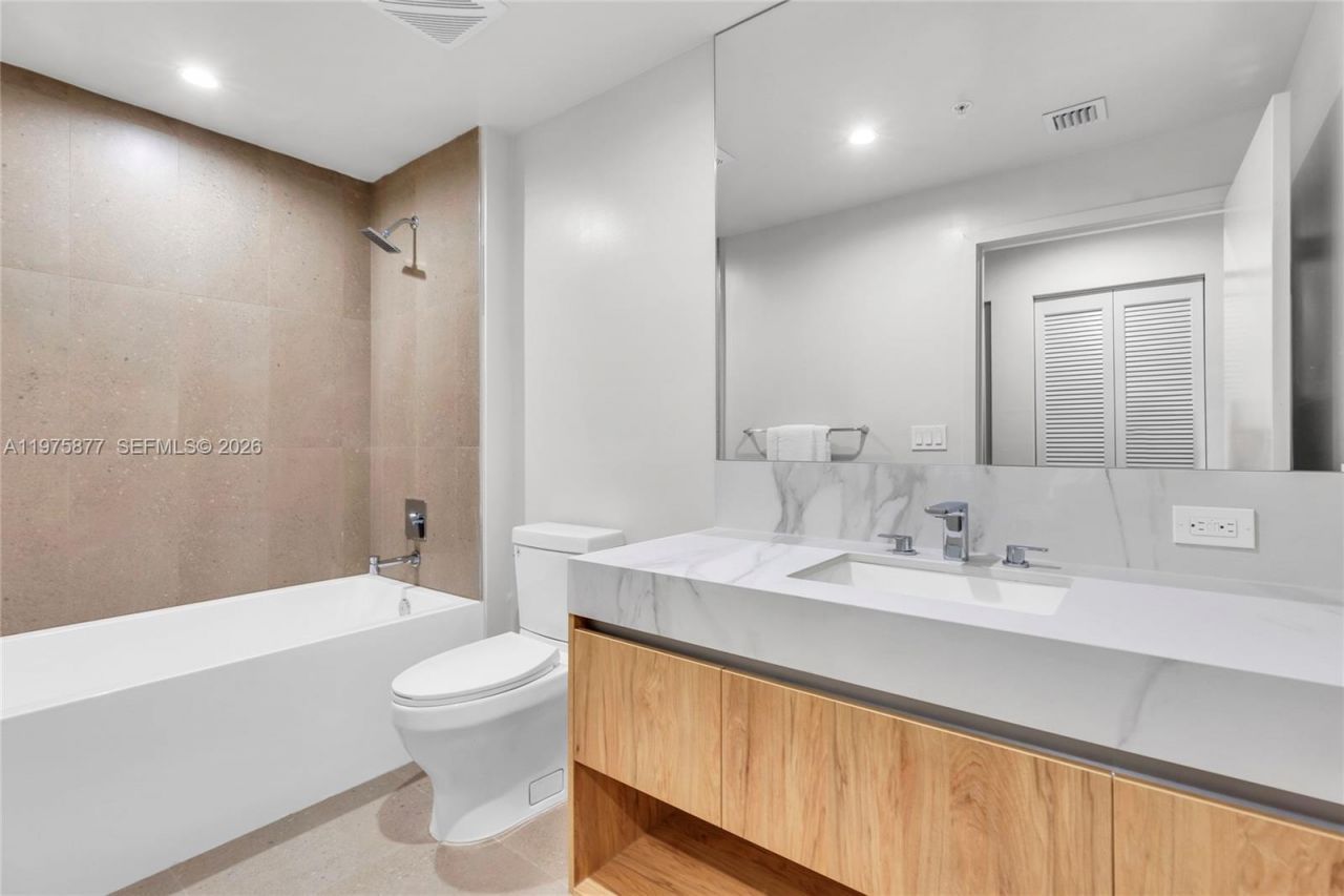 11 NE 6th St, Unit 407, Miami, FL 33132 Photo