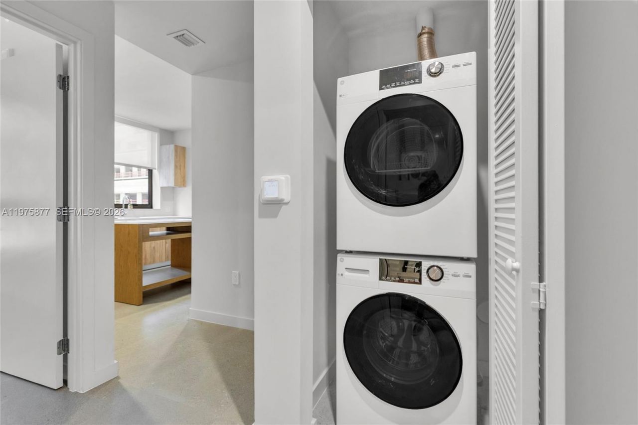 11 NE 6th St, Unit 407, Miami, FL 33132 Photo