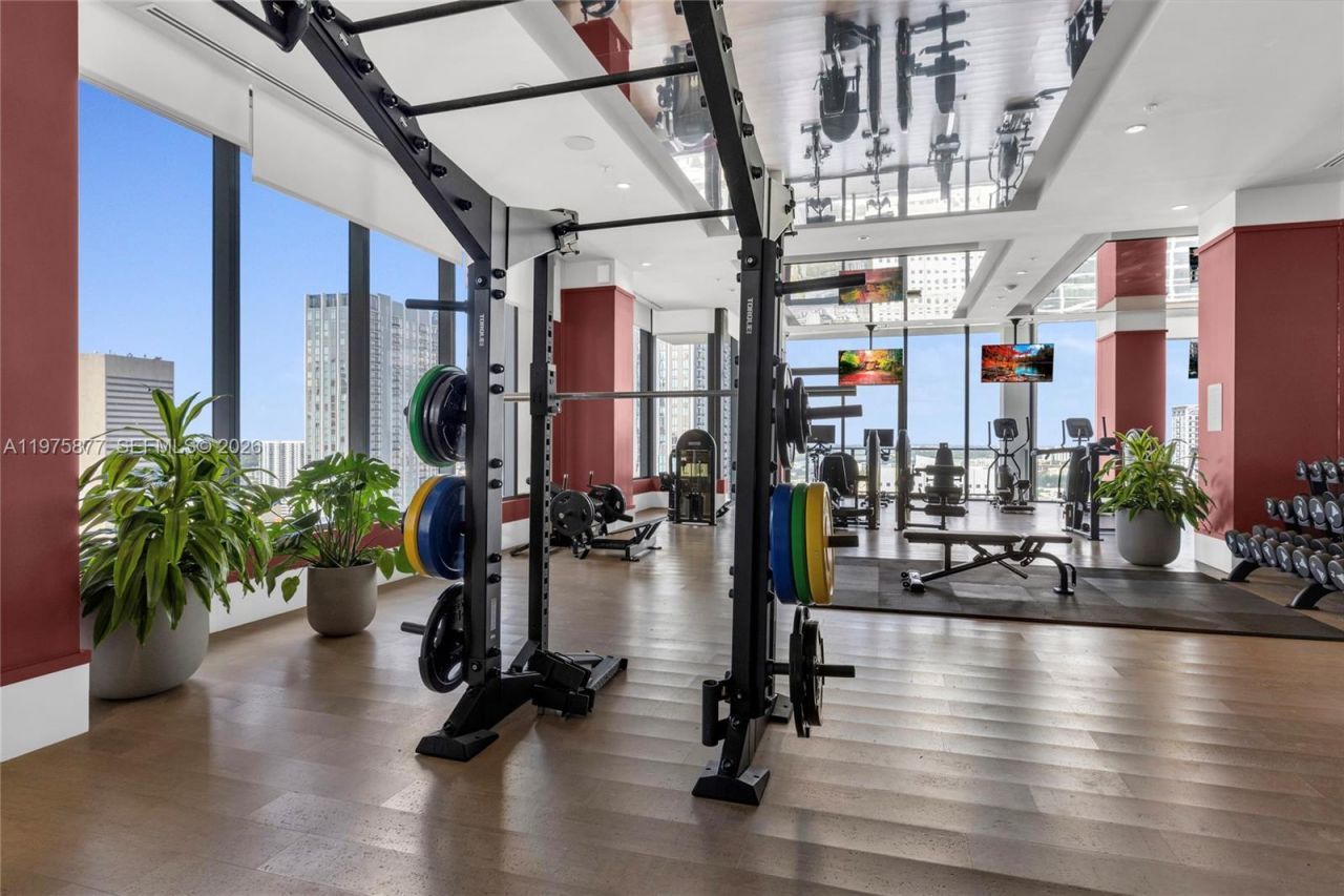 11 NE 6th St, Unit 407, Miami, FL 33132 Photo