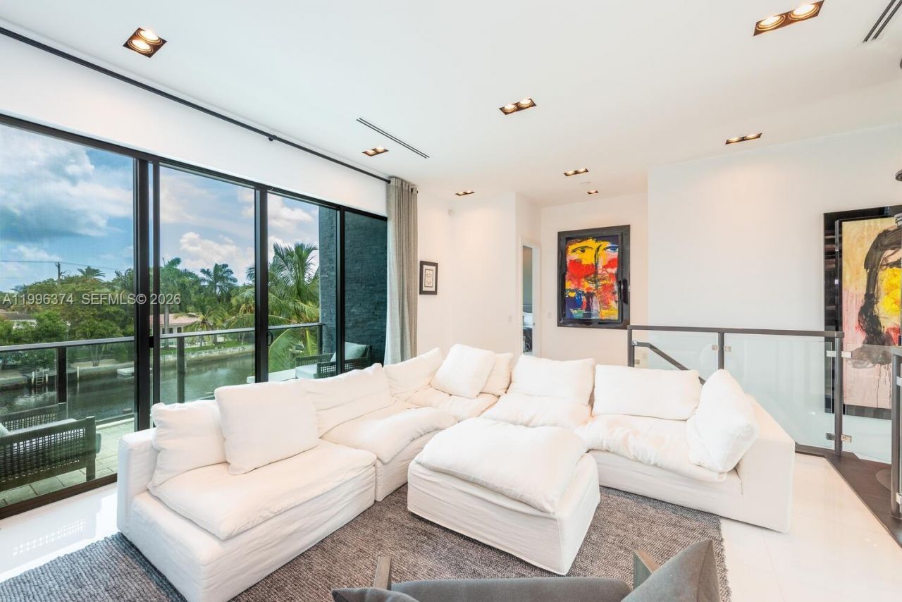 13145 Coronado Ln , North Miami, FL 33181 Photo