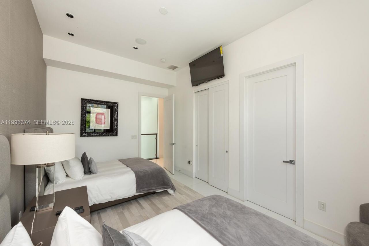 13145 Coronado Ln , North Miami, FL 33181 Photo