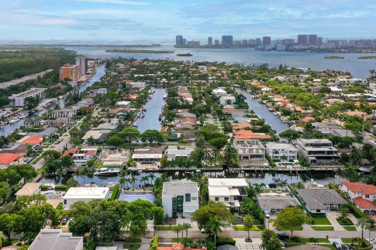 13145 Coronado Ln , North Miami, FL 33181 Photo