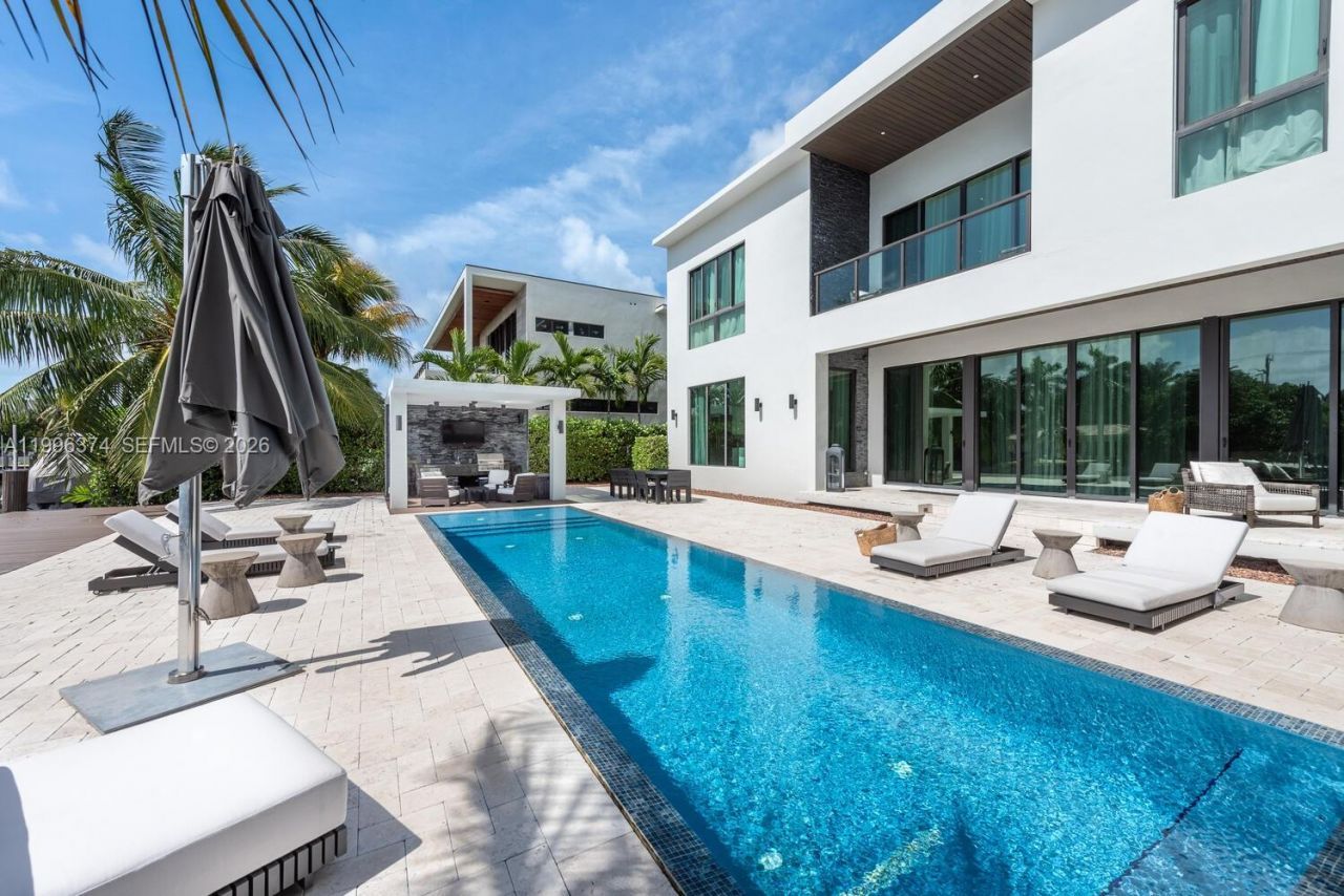 13145 Coronado Ln , North Miami, FL 33181 Photo