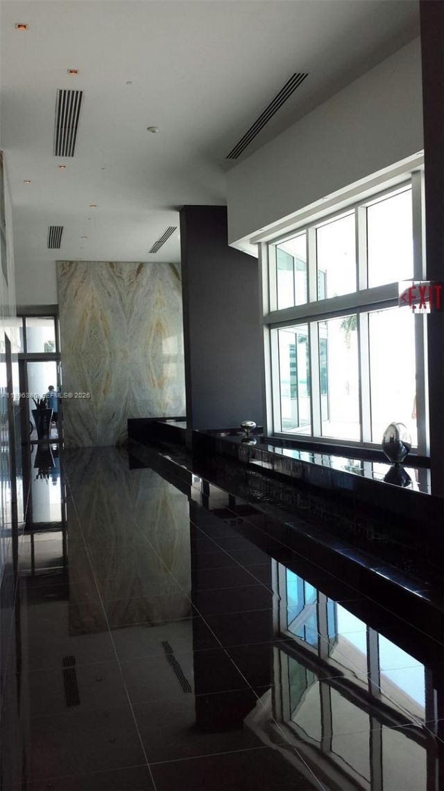 325 S Biscayne Blvd , Unit 2220, Miami, FL 33131 Photo