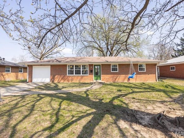 4 Lancelot Drive, Belleville, IL 62226
