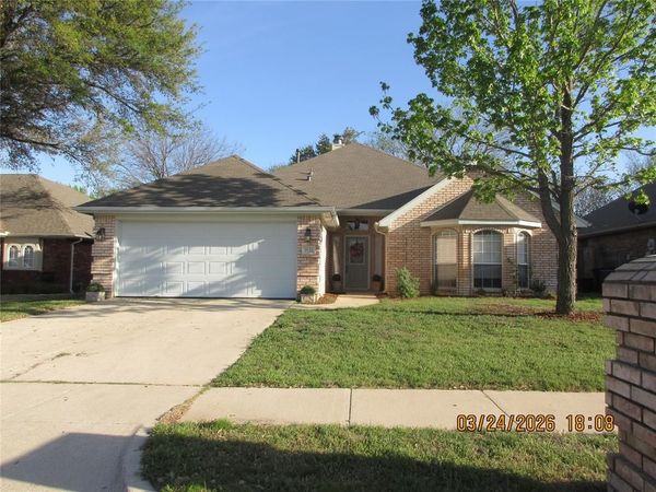 1121 Springwood Drive, Saginaw, TX 76179