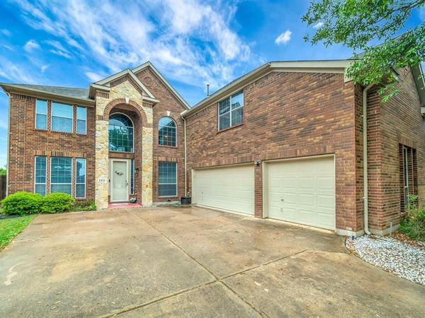 2312 TawnyOwl Road , Grand Prairie, TX 75052