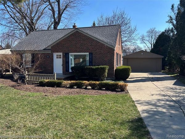 1921 Beverly Street, Sylvan Lake, MI 48320