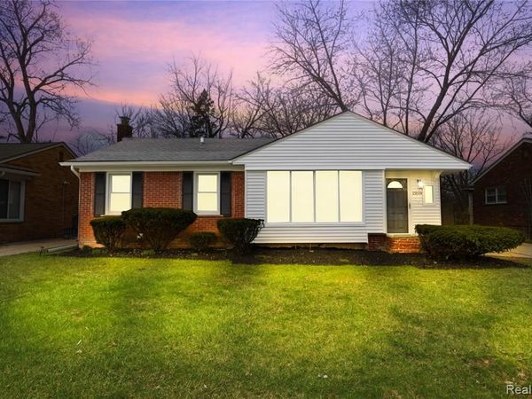 23509 Parklawn Street, Oak Park, MI 48237