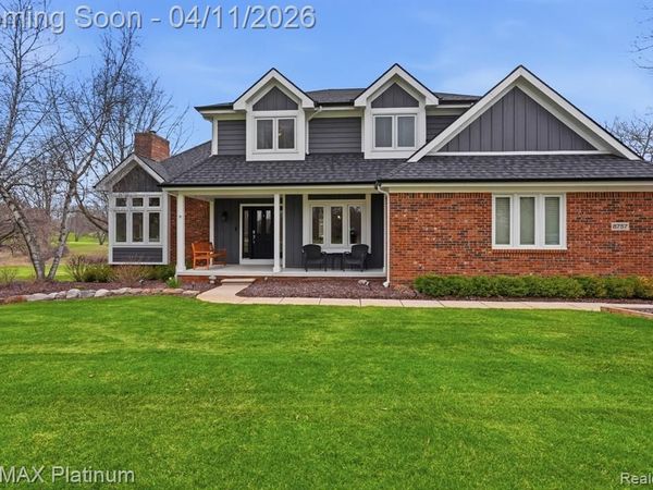 8757 Pebble Creek Drive, Hamburg Twp, MI 48169