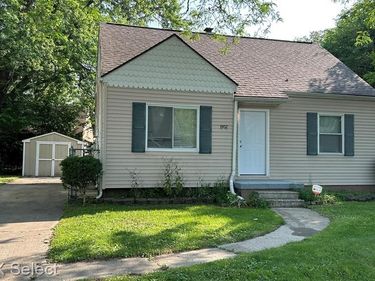 1902 Crestbrook Lane, Flint, MI 48507