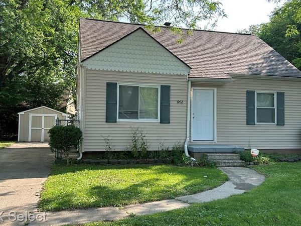 1902 Crestbrook Lane, Flint, MI 48507