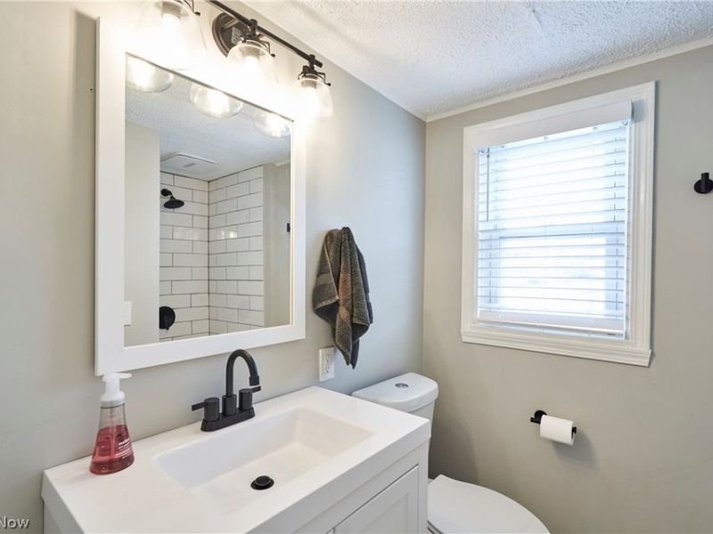 2111 Wascana Avenue , Lakewood, OH 44107 Photo 15