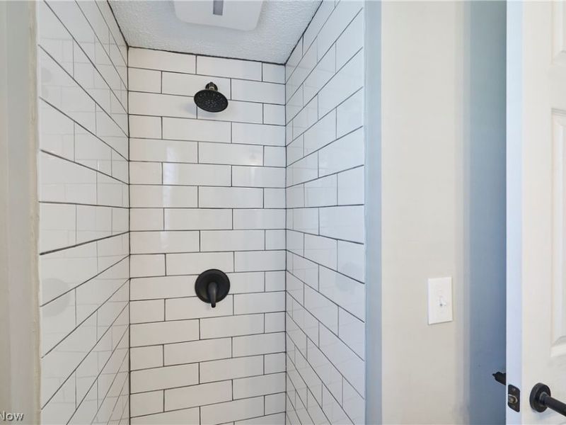 2111 Wascana Avenue , Lakewood, OH 44107 Photo 16